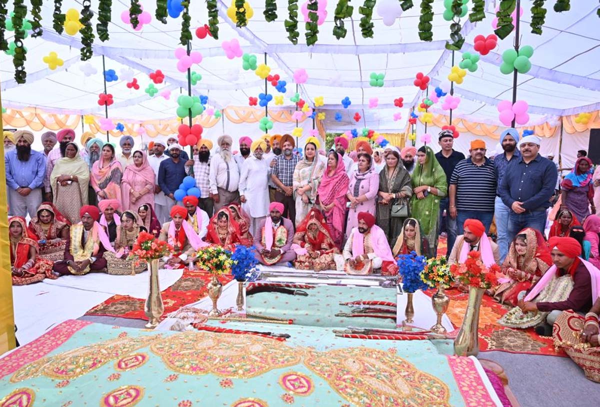 मोहाली डेवलपमेंट एंड वेलफेयर एसोसिएशन ने 12 जरूरतमंद लड़कियों का सामूहिक विवाह कराया